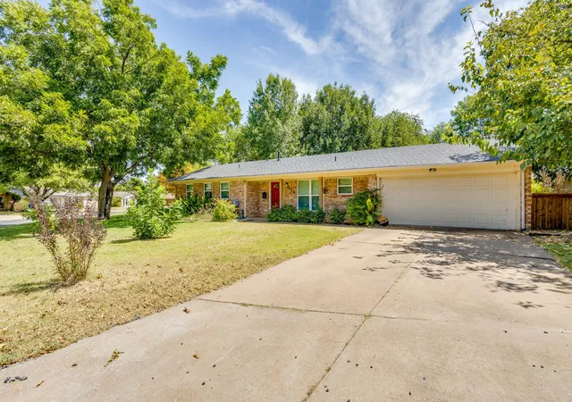 Photo 3 of Single family home for sale at 314 Bernice Ct, Burleson, TX 76028 | MLS# 21365700 | Listing updated on 2026-10-02