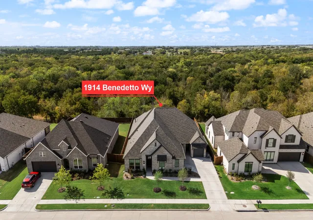 Photo 2 of Single family home for sale at 1914 Benedetto Wy, Rockwall, TX 75032 | MLS# 21365193 | Listing updated on 2026-09-09