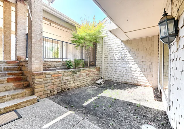 Photo 4 of Single family home for sale at 19 Country Lake Dr, Carrollton, TX 75006 | MLS# 21363559 | Listing updated on 2026-09-14
