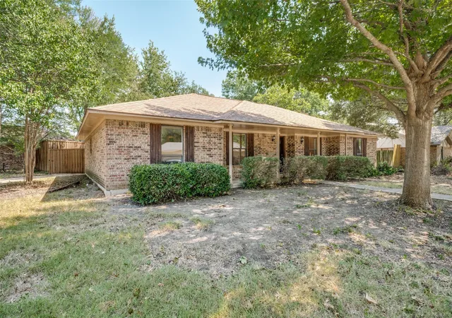 Photo 2 of Single family home for sale at 3204 Broken Arrow Rd, Denton, TX 76209 | MLS# 21365729 | Listing updated on 2026-09-14