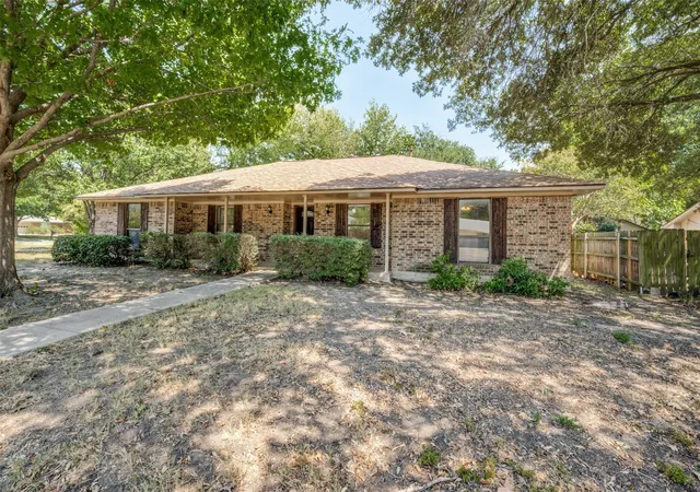 Photo 3 of Single family home for sale at 3204 Broken Arrow Rd, Denton, TX 76209 | MLS# 21365729 | Listing updated on 2026-09-14