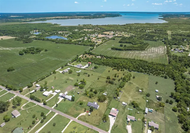 Photo 3 of Manufactured home for sale at 8910 County Road 3602, Quinlan, TX 75474 | MLS# 21365838 | Listing updated on 2026-09-14