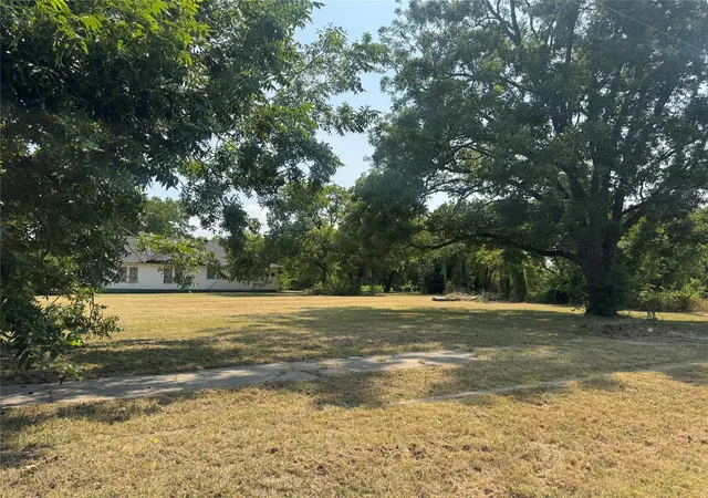 Photo 2 of Land for sale at 907 Buck St, Gainesville, TX 76240 | MLS# 21365849 | Listing updated on 2026-09-14