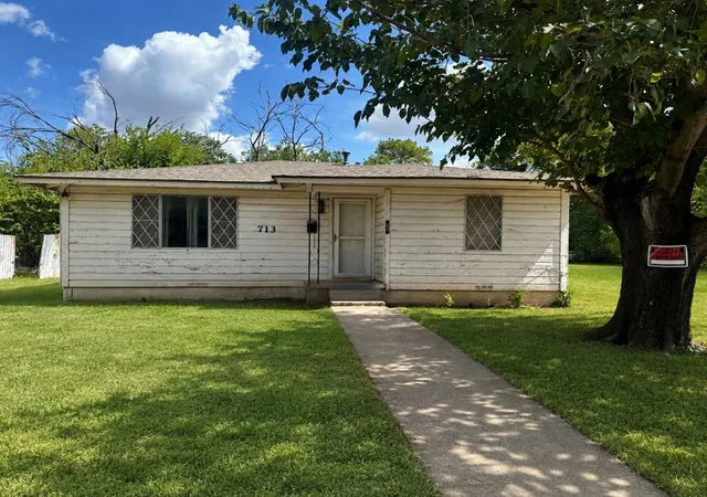 Photo 1 of Sale Pending at 713 Calumet Ave, Waco, TX 76704 | MLS# 21360617 | Listing updated on 2026-09-12