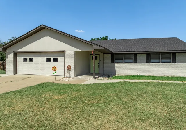 Photo 2 of Sale Pending at 141 Swan, Waco, TX 76708 | MLS# 21365872 | Listing updated on 2026-09-10