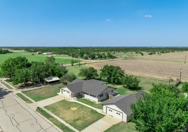 Photo 4 of Sale Pending at 141 Swan, Waco, TX 76708 | MLS# 21365872 | Listing updated on 2026-09-10