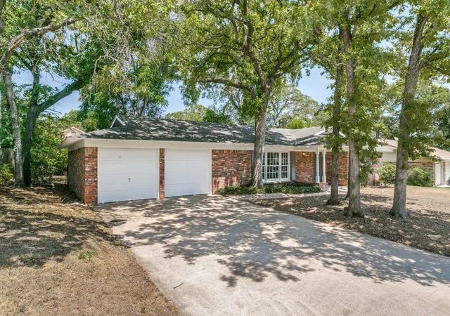Photo 1 of Single family home for sale at 612 Forest Ln, Hurst, TX 76053 | MLS# 21365875 | Listing updated on 2026-09-14