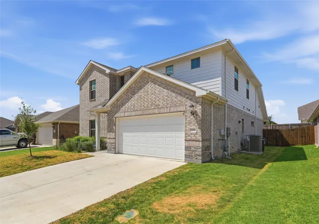 Photo 2 of Single family home for sale at 11028 Cacao Dr, Fort Worth, TX 76108 | MLS# 21365883 | Listing updated on 2026-09-14
