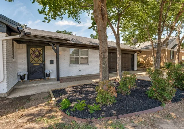 Photo 1 of Single family home for sale at 1909 Marlene Dr, Euless, TX 76040 | MLS# 21365566 | Listing updated on 2026-09-11