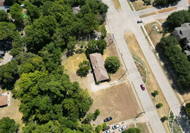 Photo 3 of Single family home for sale at 1620 N Houston School Rd, Lancaster, TX 75134 | MLS# 21365878 | Listing updated on 2026-09-12