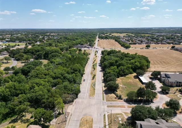 Photo 4 of Single family home for sale at 1620 N Houston School Rd, Lancaster, TX 75134 | MLS# 21365878 | Listing updated on 2026-09-12