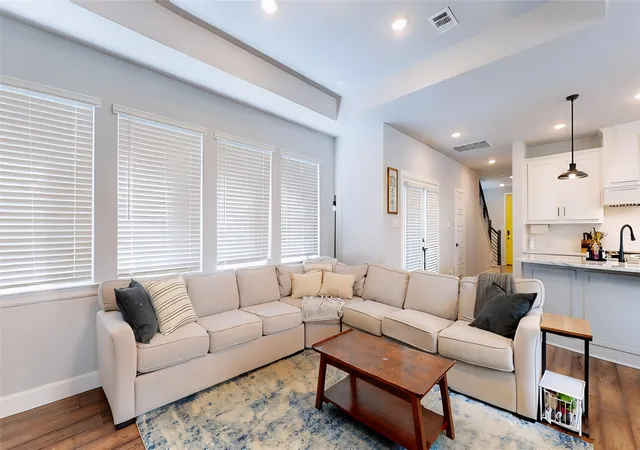 Photo 3 of Single family home for sale at 1521 Kessler Dr, Carrollton, TX 75006 | MLS# 21365908 | Listing updated on 2026-09-09