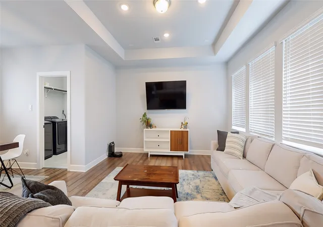 Photo 4 of Single family home for sale at 1521 Kessler Dr, Carrollton, TX 75006 | MLS# 21365908 | Listing updated on 2026-09-09