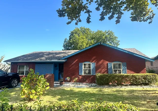 Photo 1 of Single family home for sale at 4129 Clark College Dr, Dallas, TX 75241 | MLS# 21365847 | Listing updated on 2026-09-14