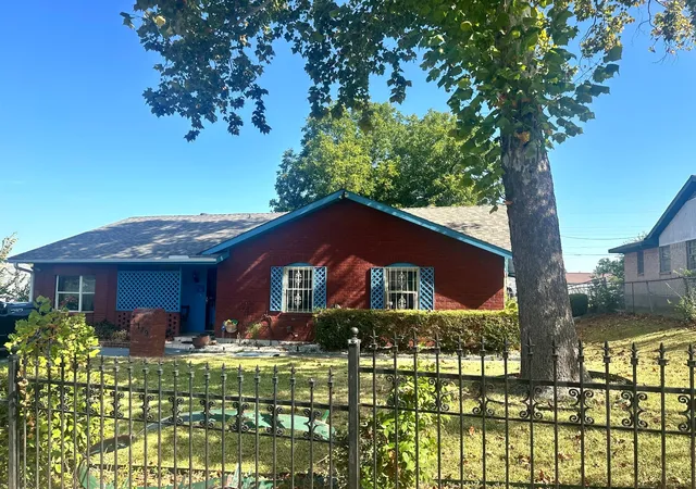 Photo 2 of Single family home for sale at 4129 Clark College Dr, Dallas, TX 75241 | MLS# 21365847 | Listing updated on 2026-09-14