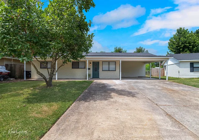 Photo 2 of Sale Pending at 3404 Palmdale Pl, Bossier City, LA 71112 | MLS# 21364178 | Listing updated on 2026-09-15