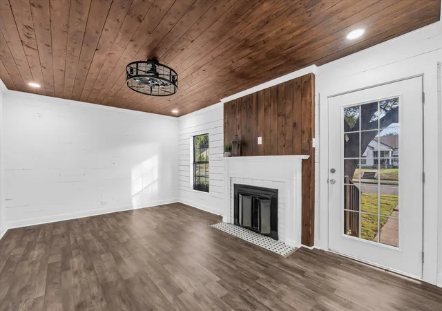 Photo 2 of Single family home for sale at 916 N 31st St, Waco, TX 76707 | MLS# 21364696 | Listing updated on 2026-09-13