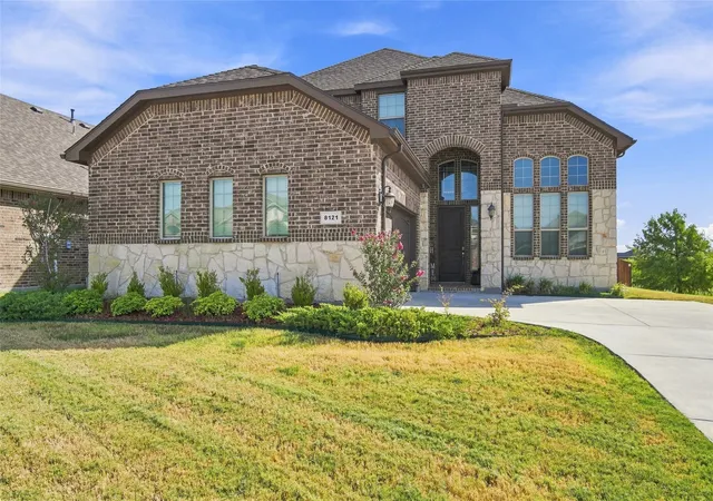 Photo 2 of Single family home for sale at 8121 Loretta Day Dr, Arlington, TX 76002 | MLS# 21363710 | Listing updated on 2026-10-06
