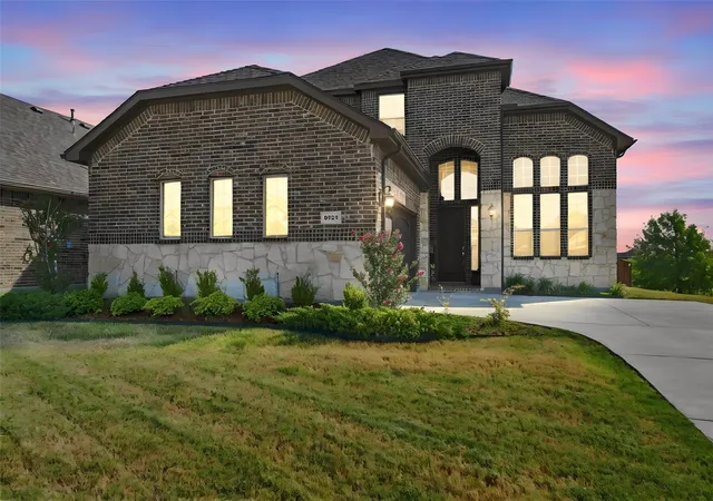 Photo 3 of Single family home for sale at 8121 Loretta Day Dr, Arlington, TX 76002 | MLS# 21363710 | Listing updated on 2026-10-06