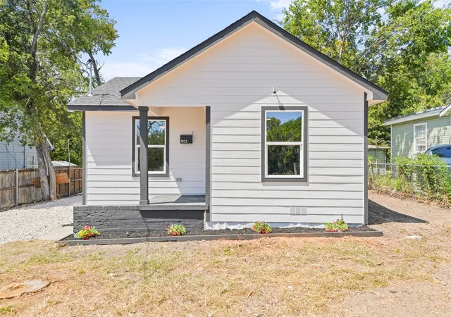 Photo 4 of Single family home for sale at 1823 Atlas Dr, Dallas, TX 75216 | MLS# 21360144 | Listing updated on 2026-09-23