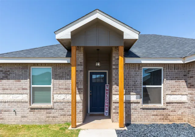 Photo 3 of Sale Pending at 1708 Sweetwater Ln, Abilene, TX 79602 | MLS# 21363200 | Listing updated on 2026-09-29