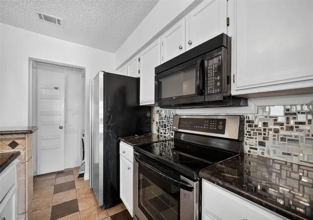 Photo 3 of Condo for sale at 3404 Country Club Dr W #264, Irving, TX 75038 | MLS# 21365163 | Listing updated on 2026-09-12