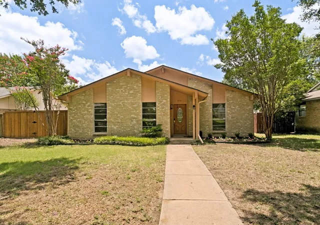 Photo 1 of Single family home for sale at 912 Whitehall Dr, Plano, TX 75023 | MLS# 21364150 | Listing updated on 2026-09-15