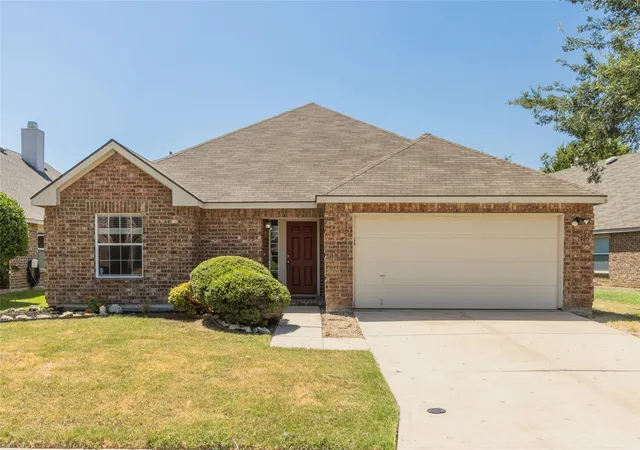 Photo 1 of Sale Pending at 1900 Creek Crossing Dr, Fort Worth, TX 76247 | MLS# 21364362 | Listing updated on 2026-09-13