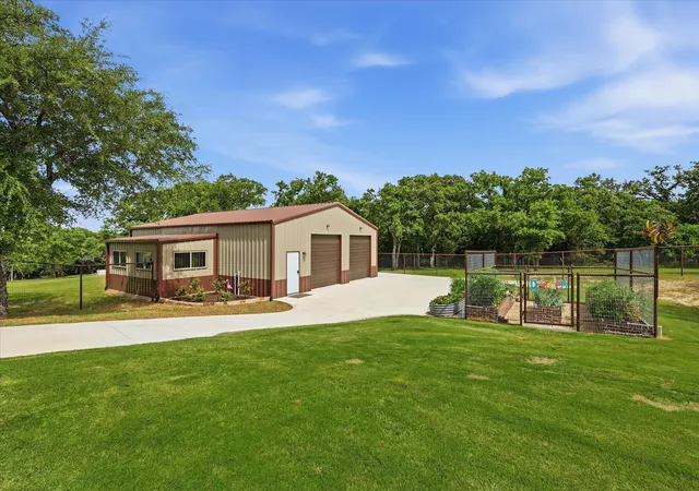 Photo 2 of Single family home for sale at 321 Arborview Dr, Weatherford, TX 76088 | MLS# 21365322 | Listing updated on 2026-09-10
