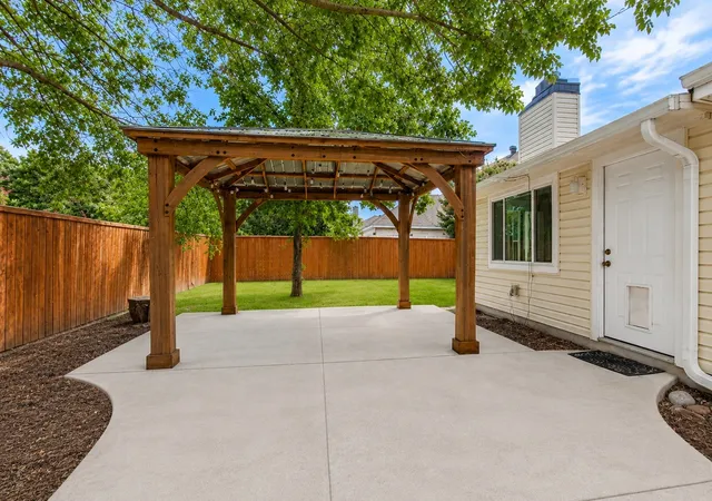 Photo 3 of Sale Pending at 2091 Briarcliff Rd, Lewisville, TX 75067 | MLS# 21364900 | Listing updated on 2026-09-09