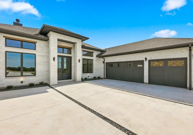Photo 3 of Sale Pending at 2140 Gage Rd, Lavon, TX 75166 | MLS# 21365961 | Listing updated on 2026-09-29
