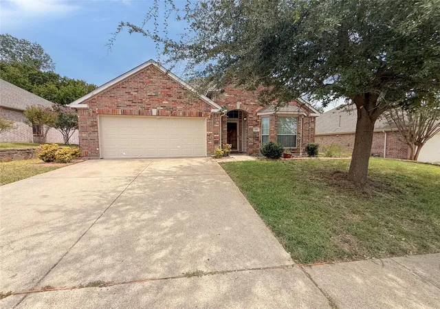 Photo 1 of Sale Pending at 5814 Blue Oak Dr, Garland, TX 75043 | MLS# 21366112 | Listing updated on 2026-10-02