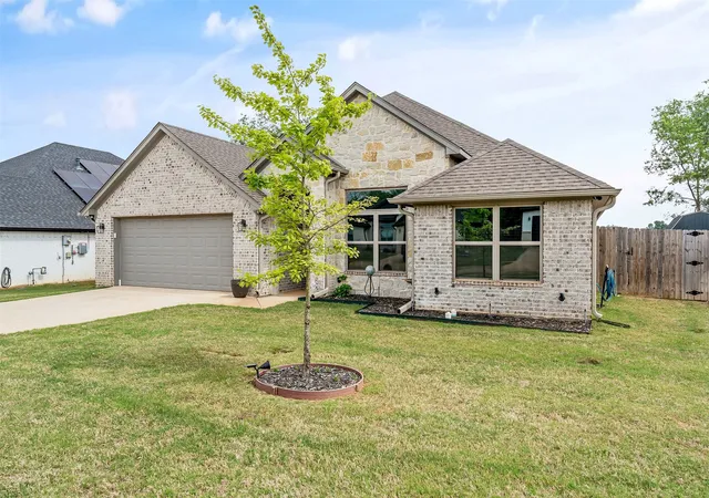 Photo 2 of Single family home for sale at 112 Amanda Ave, Bullard, TX 75757 | MLS# 21363709 | Listing updated on 2026-09-08