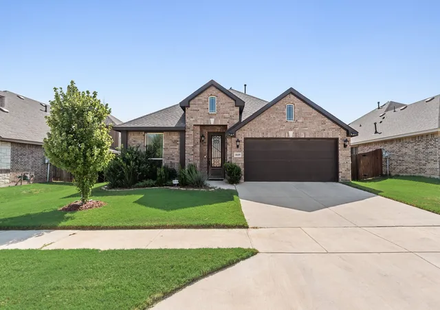 Photo 1 of Single family home for sale at 10609 Kettlewood Dr, Fort Worth, TX 76036 | MLS# 21355744 | Listing updated on 2026-09-12