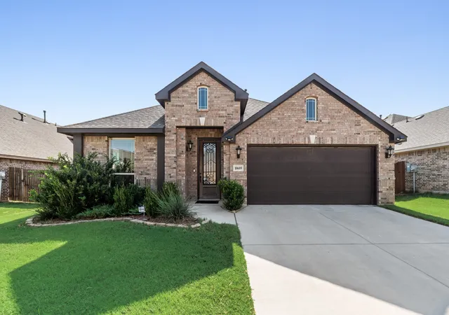 Photo 2 of Single family home for sale at 10609 Kettlewood Dr, Fort Worth, TX 76036 | MLS# 21355744 | Listing updated on 2026-09-12