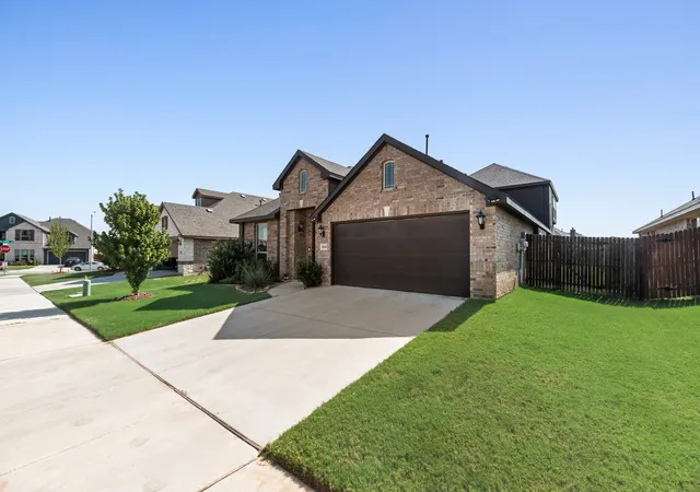 Photo 3 of Single family home for sale at 10609 Kettlewood Dr, Fort Worth, TX 76036 | MLS# 21355744 | Listing updated on 2026-09-12
