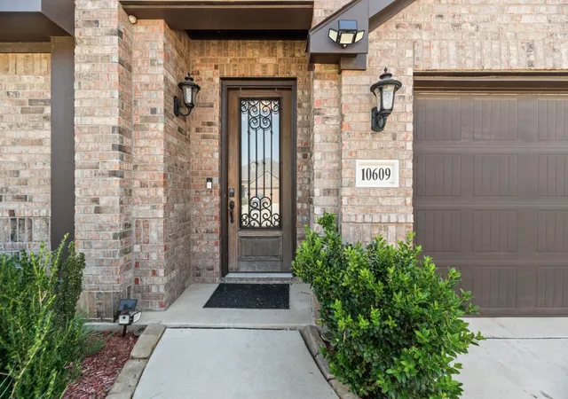 Photo 3 of Single family home for sale at 10609 Kettlewood Dr, Fort Worth, TX 76036 | MLS# 21355744 | Listing updated on 2026-09-12