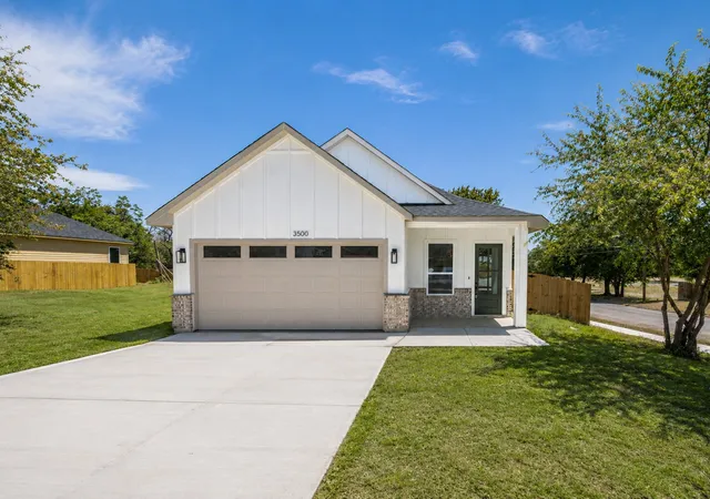 Single family home for sale at 3500 Oscar Ave, Fort Worth, TX 76106 | MLS# 21365935