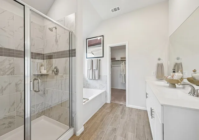 Photo 4 of Single family home for sale at 1048 Tarryhill Dr, Crowley, TX 76036 | MLS# 21366146 | Listing updated on 2026-09-13