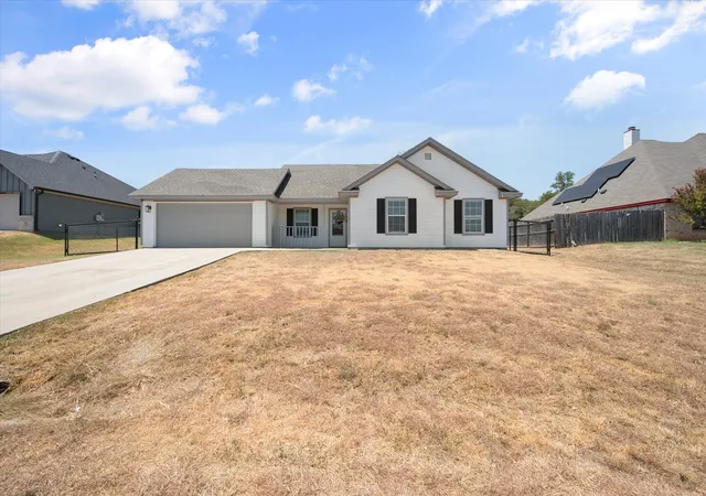 Photo 1 of Single family home for sale at 624 Lunar Cir, Granbury, TX 76049 | MLS# 21362320 | Listing updated on 2026-09-10