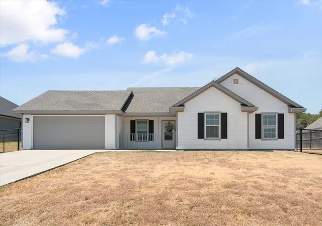 Photo 2 of Single family home for sale at 624 Lunar Cir, Granbury, TX 76049 | MLS# 21362320 | Listing updated on 2026-09-10
