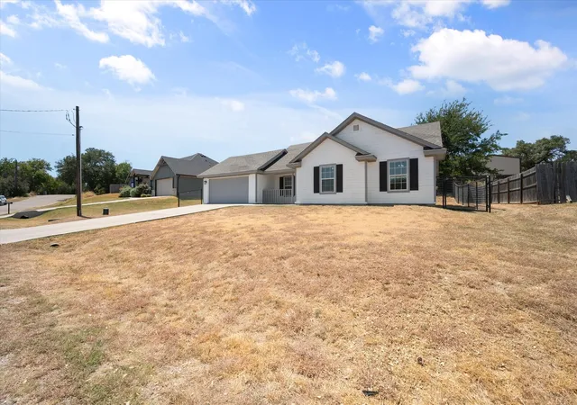 Photo 3 of Single family home for sale at 624 Lunar Cir, Granbury, TX 76049 | MLS# 21362320 | Listing updated on 2026-09-10