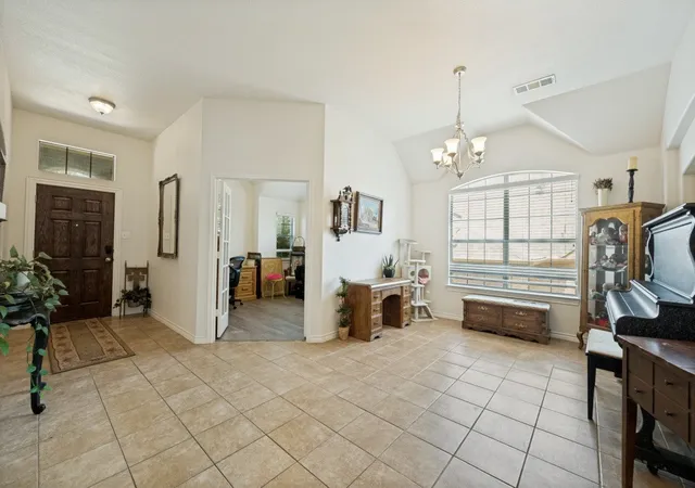 Photo 2 of Single family home for sale at 6133 Lamb Creek Dr, Fort Worth, TX 76179 | MLS# 21364853 | Listing updated on 2026-09-13