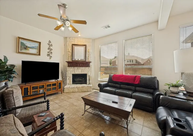 Photo 3 of Single family home for sale at 6133 Lamb Creek Dr, Fort Worth, TX 76179 | MLS# 21364853 | Listing updated on 2026-09-13