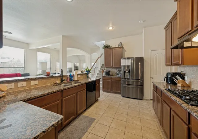 Photo 4 of Single family home for sale at 6133 Lamb Creek Dr, Fort Worth, TX 76179 | MLS# 21364853 | Listing updated on 2026-09-13