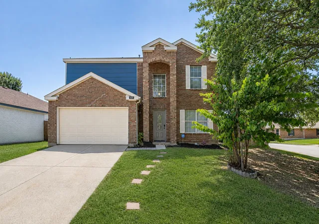 Photo 1 of Single family home for sale at 1125 Greenbend Dr, Denton, TX 76210 | MLS# 21366094 | Listing updated on 2026-09-12