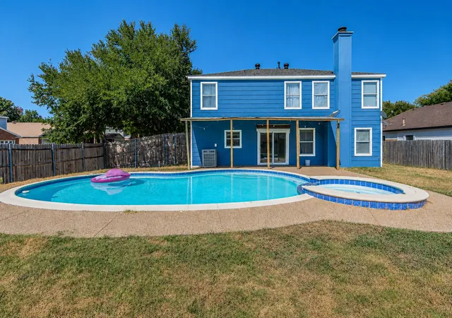 Photo 3 of Single family home for sale at 1125 Greenbend Dr, Denton, TX 76210 | MLS# 21366094 | Listing updated on 2026-09-12