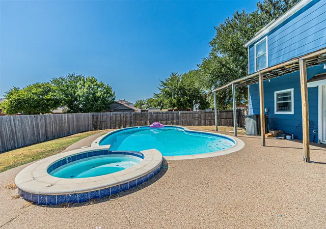 Photo 3 of Single family home for sale at 1125 Greenbend Dr, Denton, TX 76210 | MLS# 21366094 | Listing updated on 2026-09-12