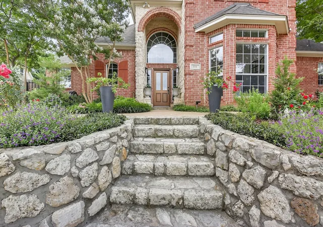 Photo 2 of Single family home for sale at 816 Lake View Ct E, Crowley, TX 76036 | MLS# 21366207 | Listing updated on 2026-09-13