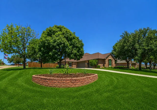 Photo 3 of Single family home for sale at 101 Indian Paint Dr, Justin, TX 76247 | MLS# 21362487 | Listing updated on 2026-10-05